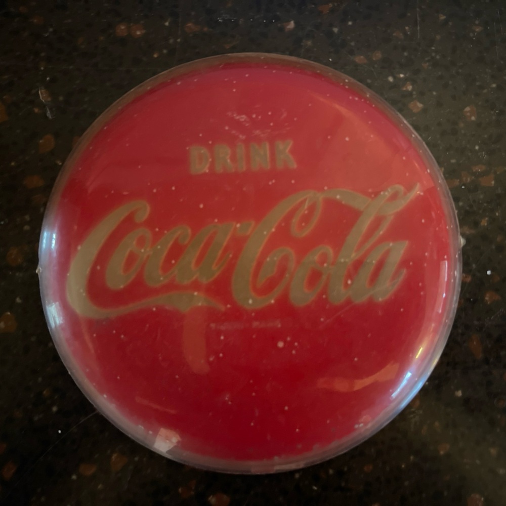 Coca-Cola 1930-1940s Advertising Button